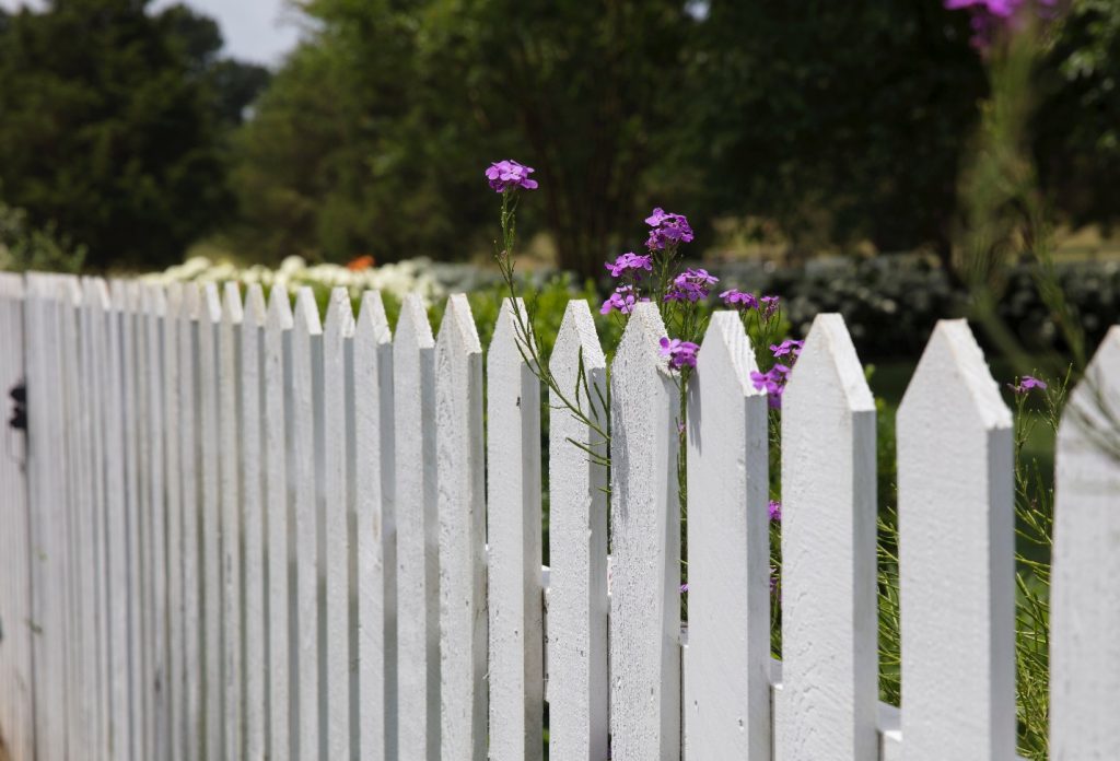 Read more about the article How to Maintain and Extend the Lifespan of Your Fence