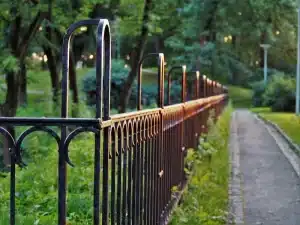 Read more about the article 5 Creative Fencing Ideas to Transform Your Backyard